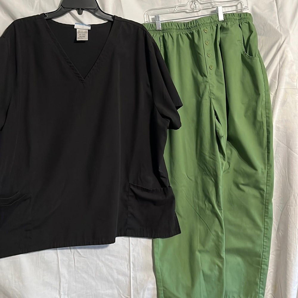 Black and green scrub set